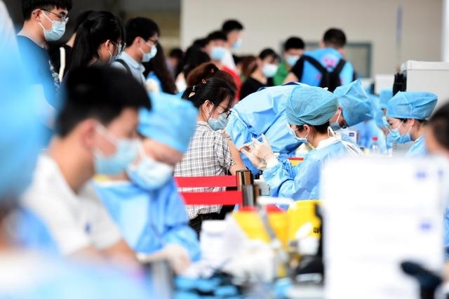 Trung Quốc truy cứu trách nhiệm người để lây Covid-19 do chưa tiêm vaccine